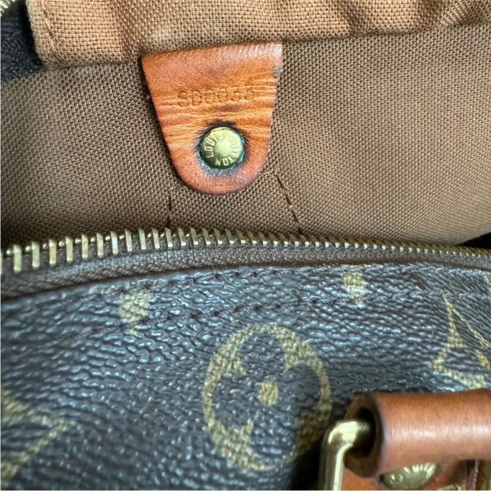 Louis Vuitton Handbag in Brown Speedy 30 Monogram - Picture 8 of 10